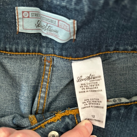 LEVIS Never worn Jeans - Picture 3 of 5
